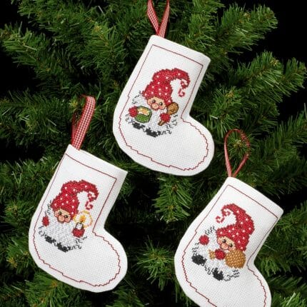 mini nissestrømpe, 3 nisser, permin, julestrømpe, nisser med prikkete lue, juletrepynt, juletre, julepynt, 7240-21