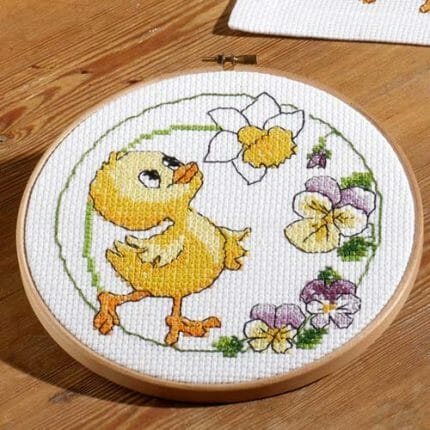 92-7874, påskebroderi, korssting, sittende kylling, undrende kylling, 92-7875, påskebilde, kyllingbilde, korssting, permin,