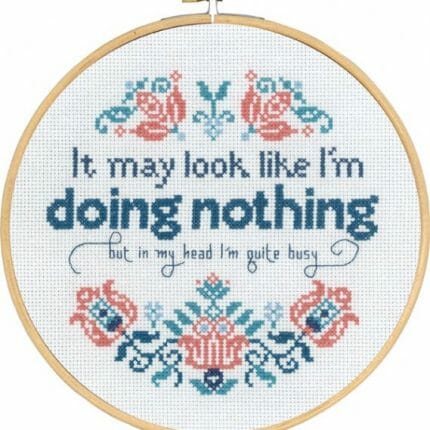 Doing Nothing broderi med tekst