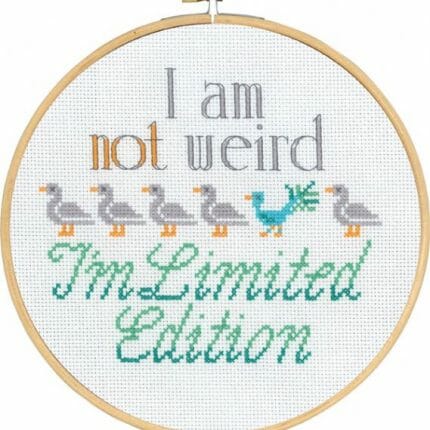 I'm not weird - tekst broderi